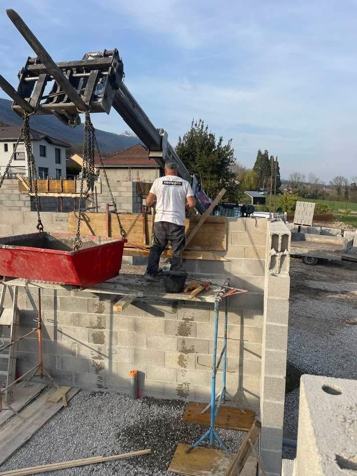 Maçon SASU BALCI sur chantier de construction neuve à Valserhône
